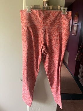 Athleta animal print women’s coral  Pink Patterned Leggings-XL